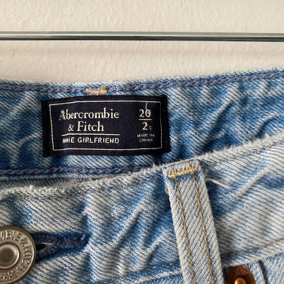 🦋 ABERCROMBIE & FITCH Distressed Annie Girlfriend High Rise Crop Jeans Size 26 - Picture 3 of 6
